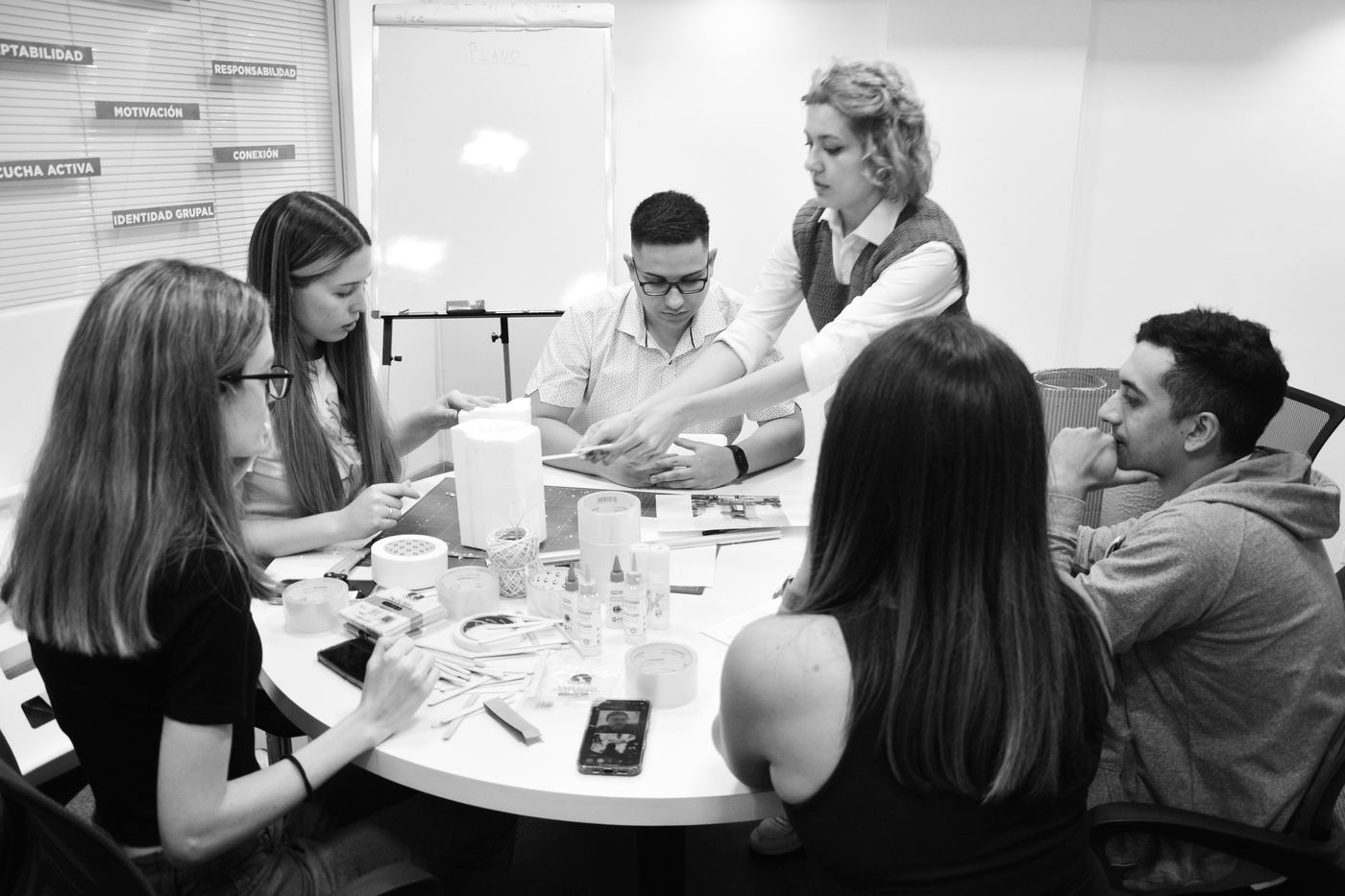 Equipo de CDT diseñando una solución de inteligencia artificial